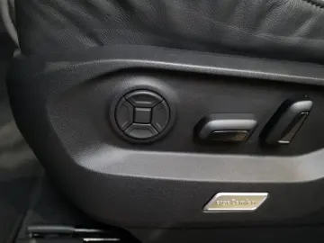 Touareg 3.0TDI R-Line Pano Dynaudio StdHz AHK Ke