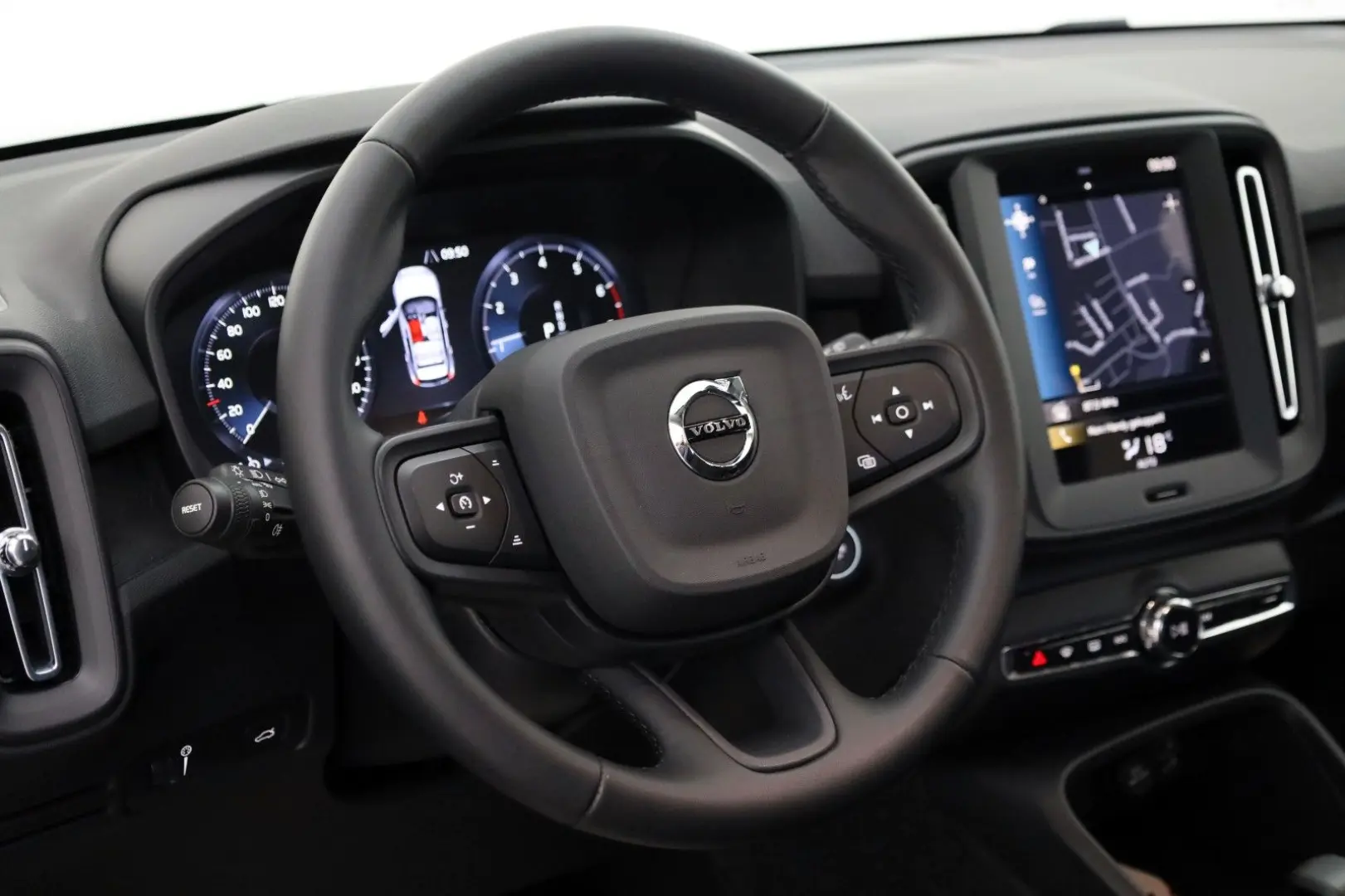 XC40 Momentum Core,Navi,LED,PDC,DAB