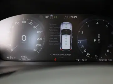 XC40 Momentum Core,Navi,LED,PDC,DAB