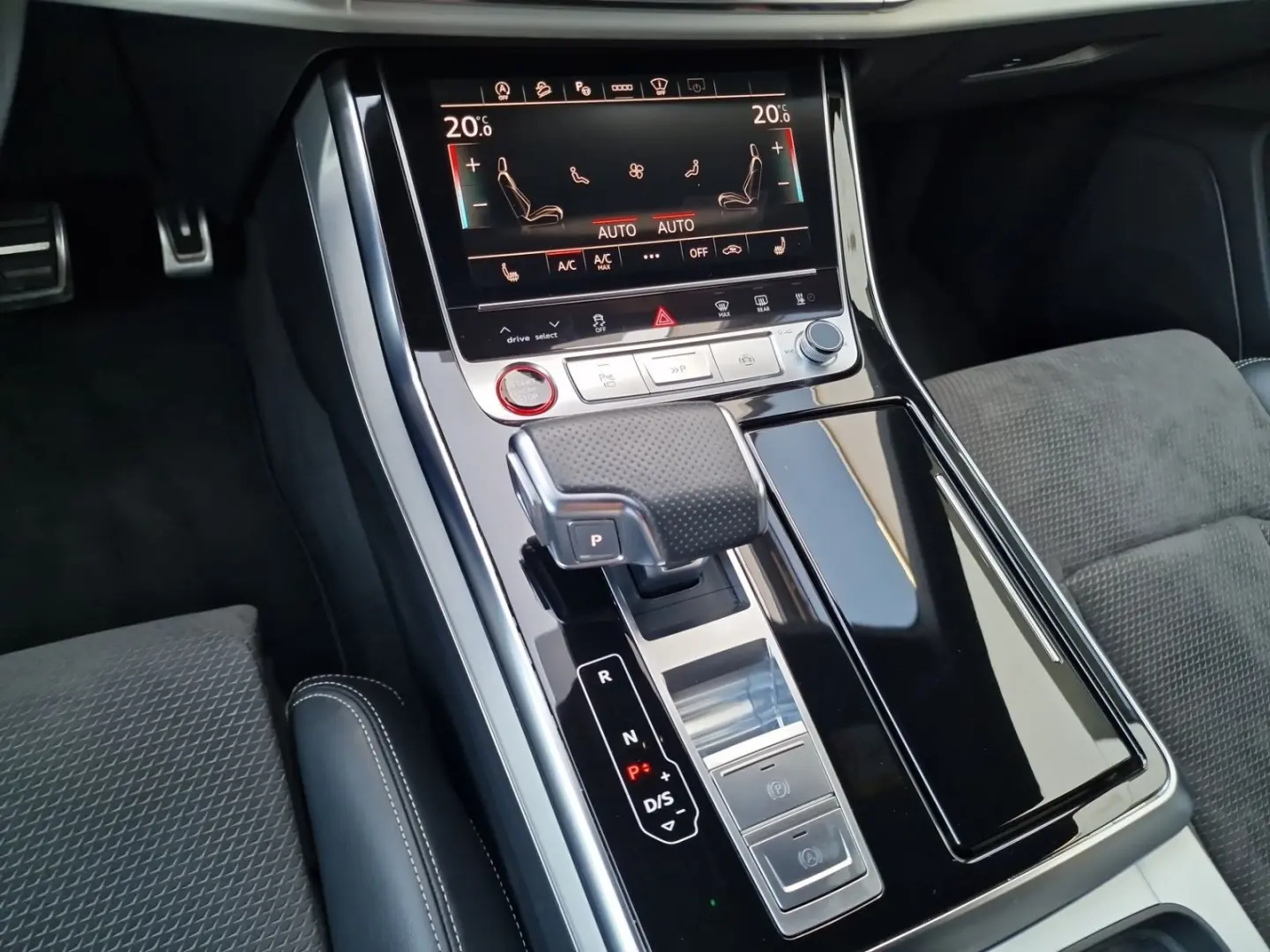 SQ8 TFSI HD-MATRIX STHZG AHK HuD Optik-schw+ 23
