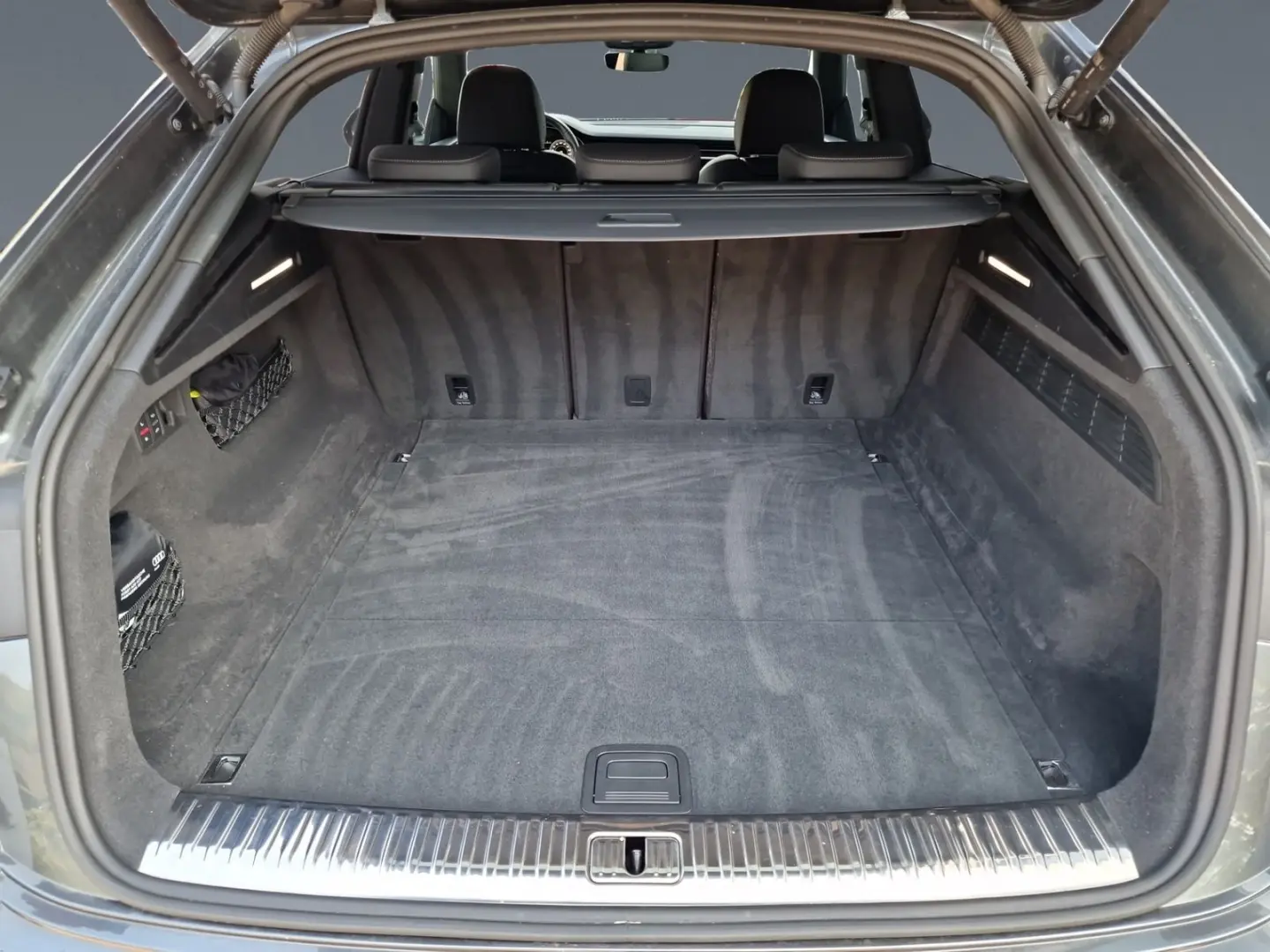 SQ8 TFSI HD-MATRIX STHZG AHK HuD Optik-schw+ 23