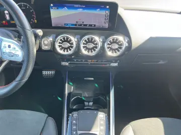 GLA 250 4M AMG Panodach LED Ambiente