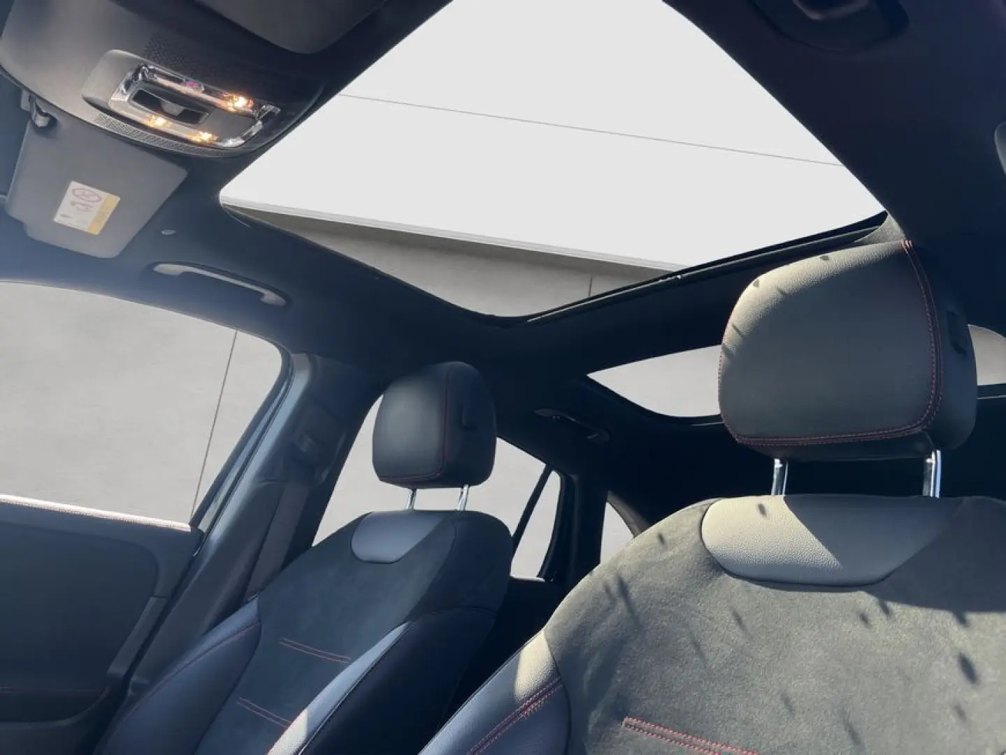GLA 250 4M AMG Panodach LED Ambiente
