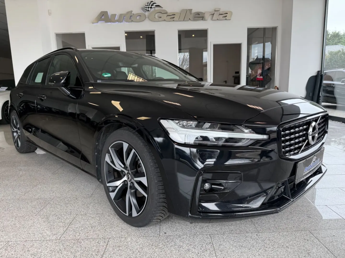 V60 Kombi R Design Navi ACC SHZ LED Leder Kamera