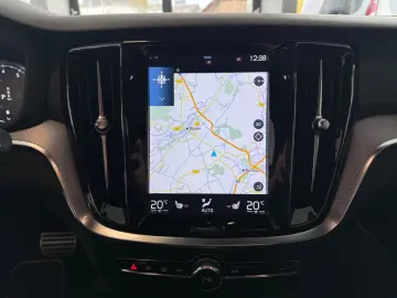 V60 Kombi R Design Navi ACC SHZ LED Leder Kamera