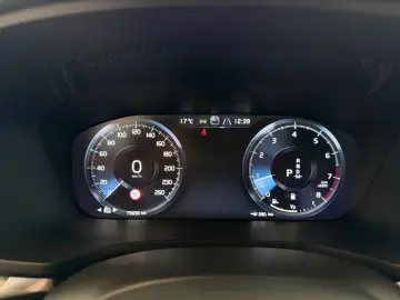 V60 Kombi R Design Navi ACC SHZ LED Leder Kamera