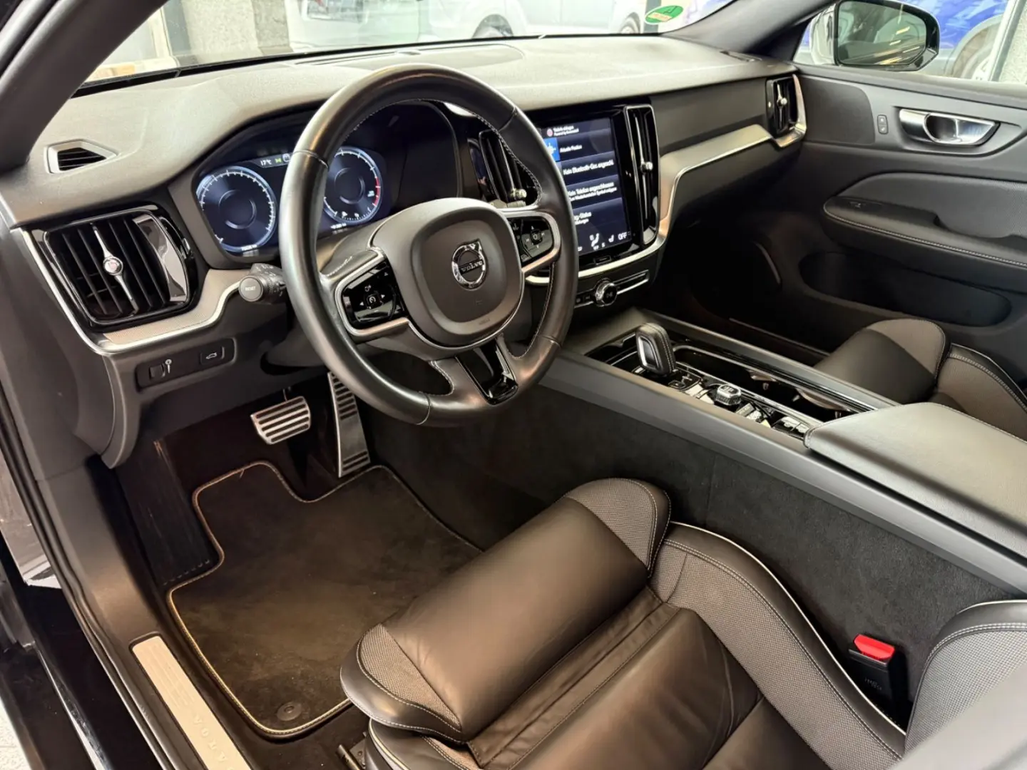 V60 Kombi R Design Navi ACC SHZ LED Leder Kamera