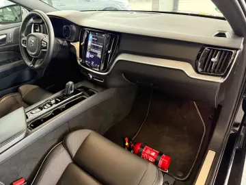 V60 Kombi R Design Navi ACC SHZ LED Leder Kamera