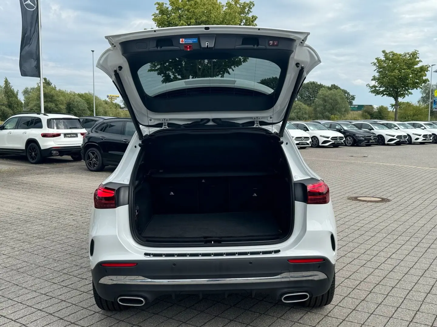 GLA 220d 4M AMG Premium Distro Burmester Leder