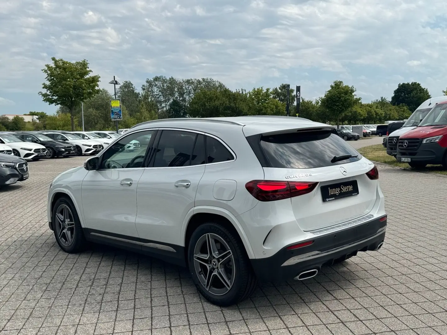 GLA 220d 4M AMG Premium Distro Burmester Leder