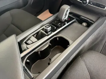 XC60 Momentum Pro AWD *AHK*360°*H&K*ACC*