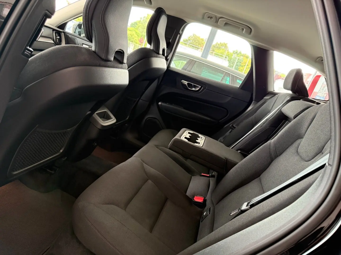 XC60 Momentum Pro AWD *AHK*360°*H&K*ACC*