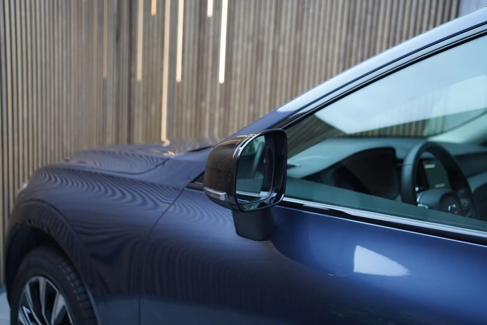 XC60 Plus Dark | R-Des | LED | APPLE | KAMERA