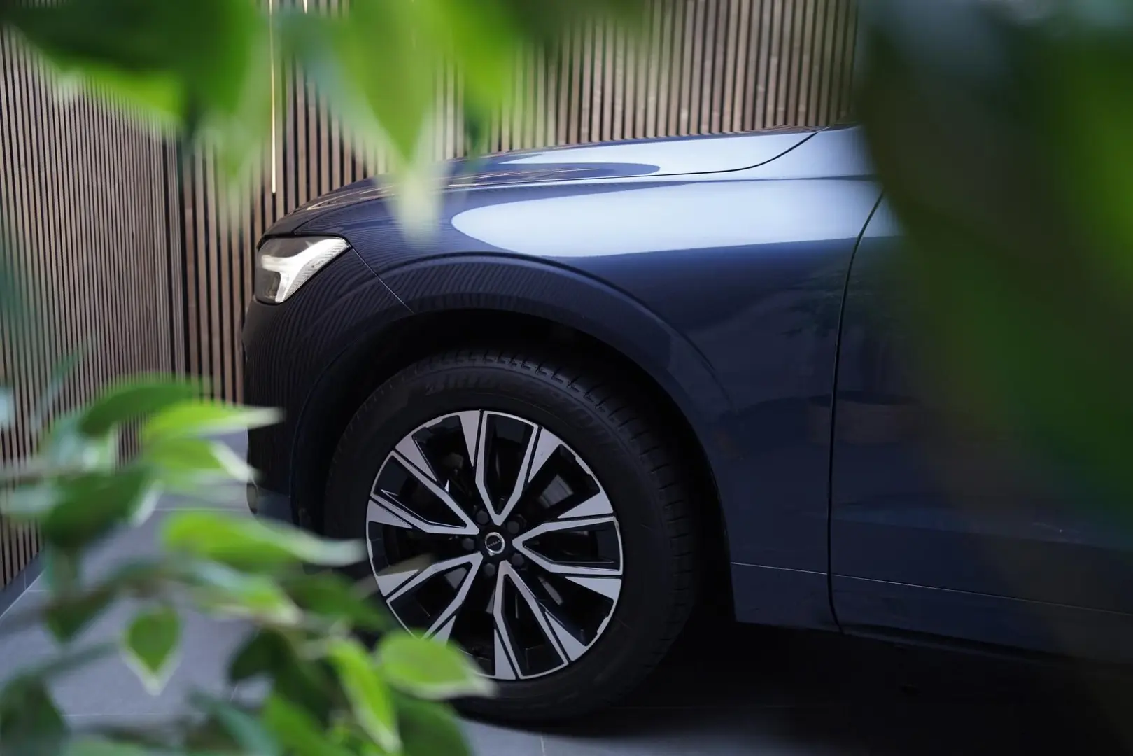 XC60 Plus Dark | R-Des | LED | APPLE | KAMERA
