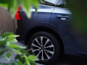 XC60 Plus Dark | R-Des | LED | APPLE | KAMERA