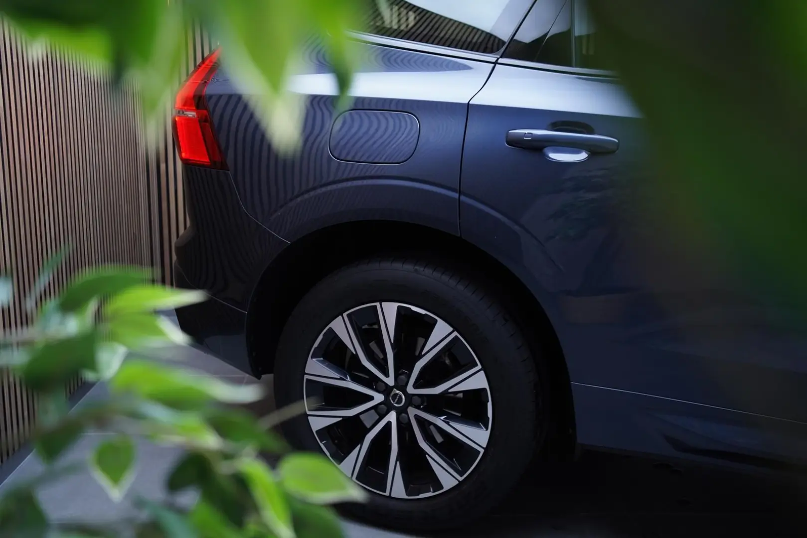 XC60 Plus Dark | R-Des | LED | APPLE | KAMERA
