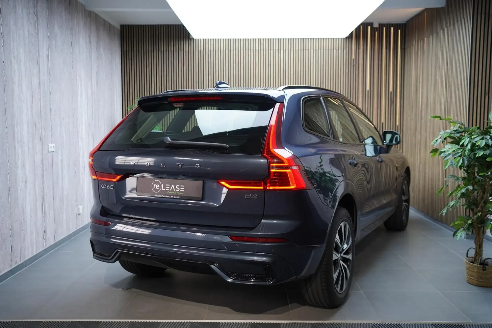 XC60 Plus Dark | R-Des | LED | APPLE | KAMERA