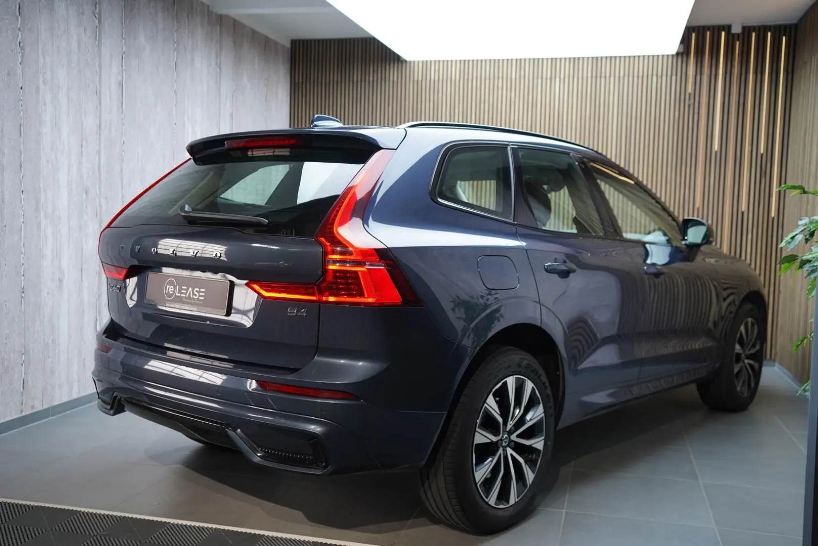 XC60 Plus Dark | R-Des | LED | APPLE | KAMERA