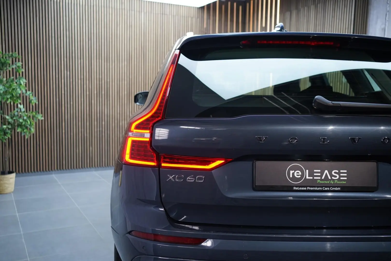 XC60 Plus Dark | R-Des | LED | APPLE | KAMERA