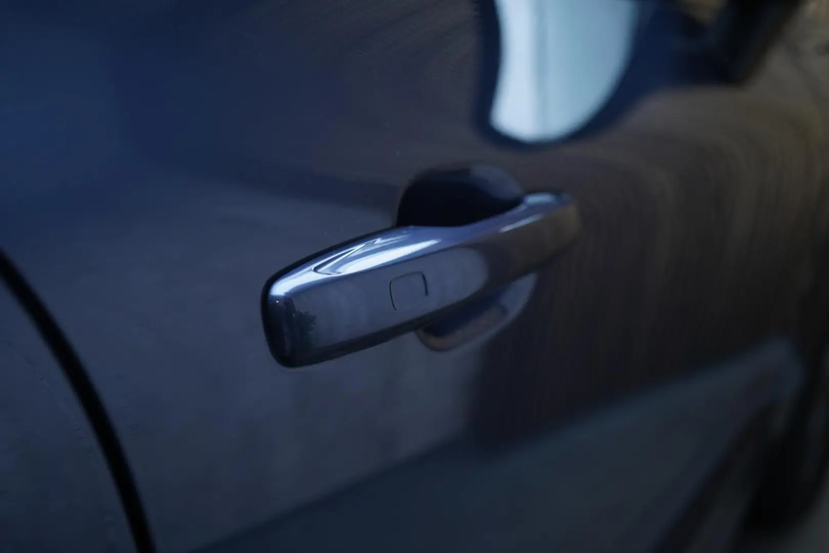 XC60 Plus Dark | R-Des | LED | APPLE | KAMERA