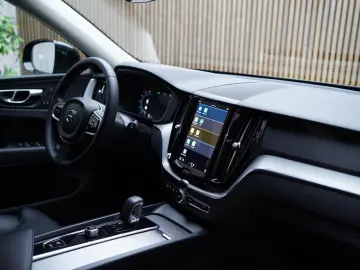 XC60 Plus Dark | R-Des | LED | APPLE | KAMERA