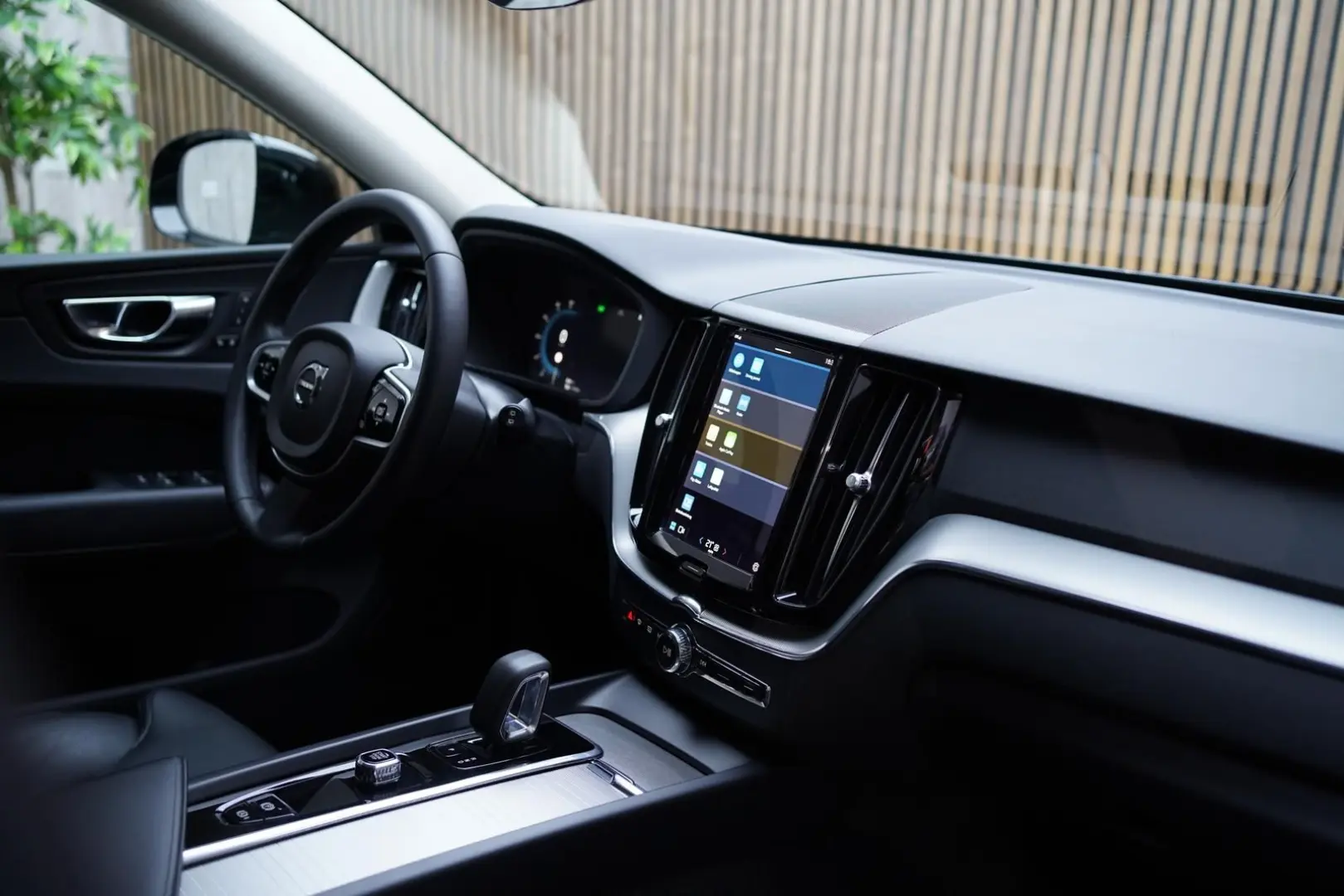 XC60 Plus Dark | R-Des | LED | APPLE | KAMERA