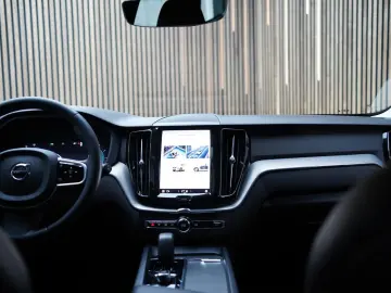 XC60 Plus Dark | R-Des | LED | APPLE | KAMERA