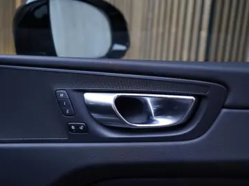 XC60 Plus Dark | R-Des | LED | APPLE | KAMERA