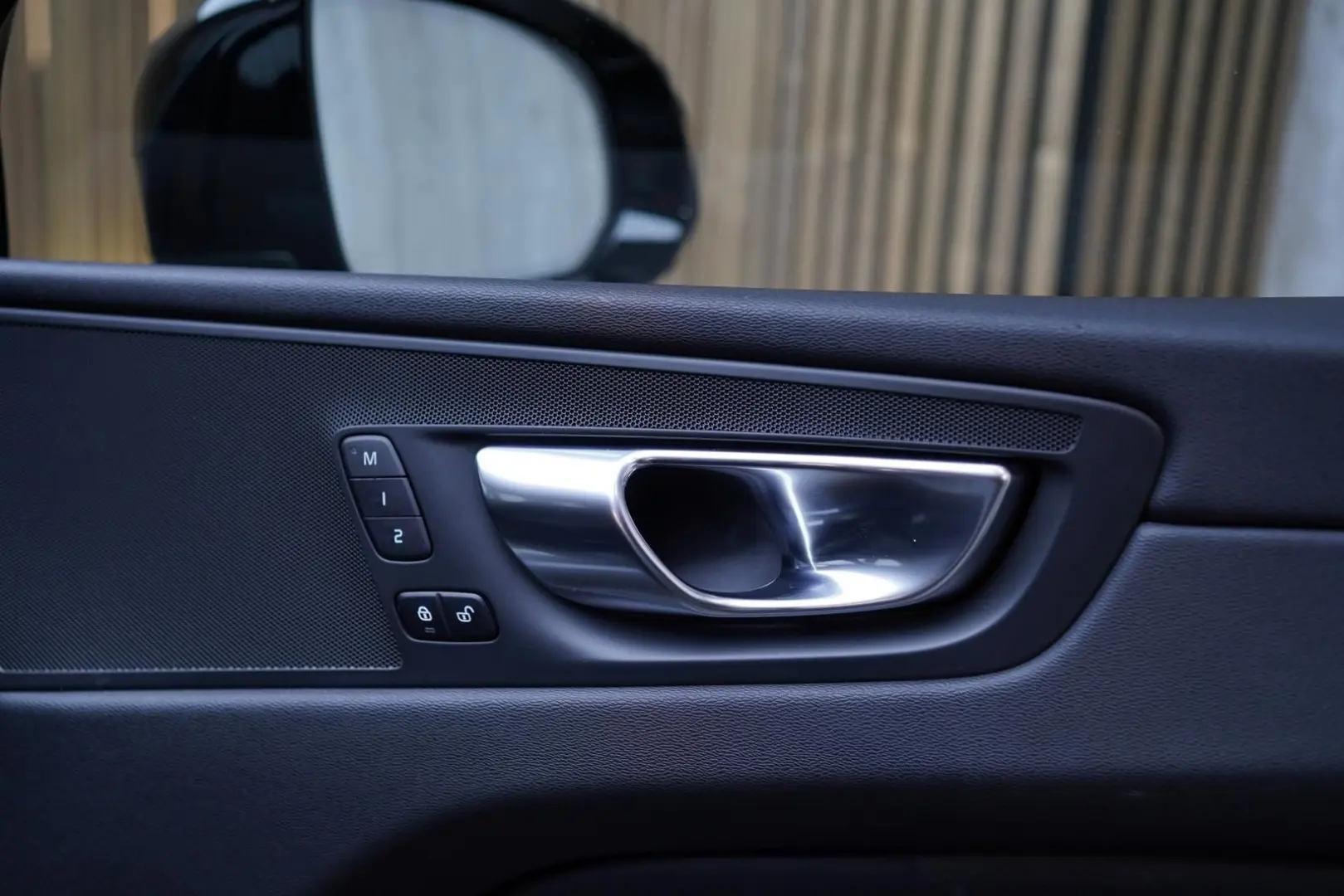 XC60 Plus Dark | R-Des | LED | APPLE | KAMERA