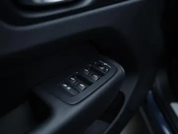 XC60 Plus Dark | R-Des | LED | APPLE | KAMERA