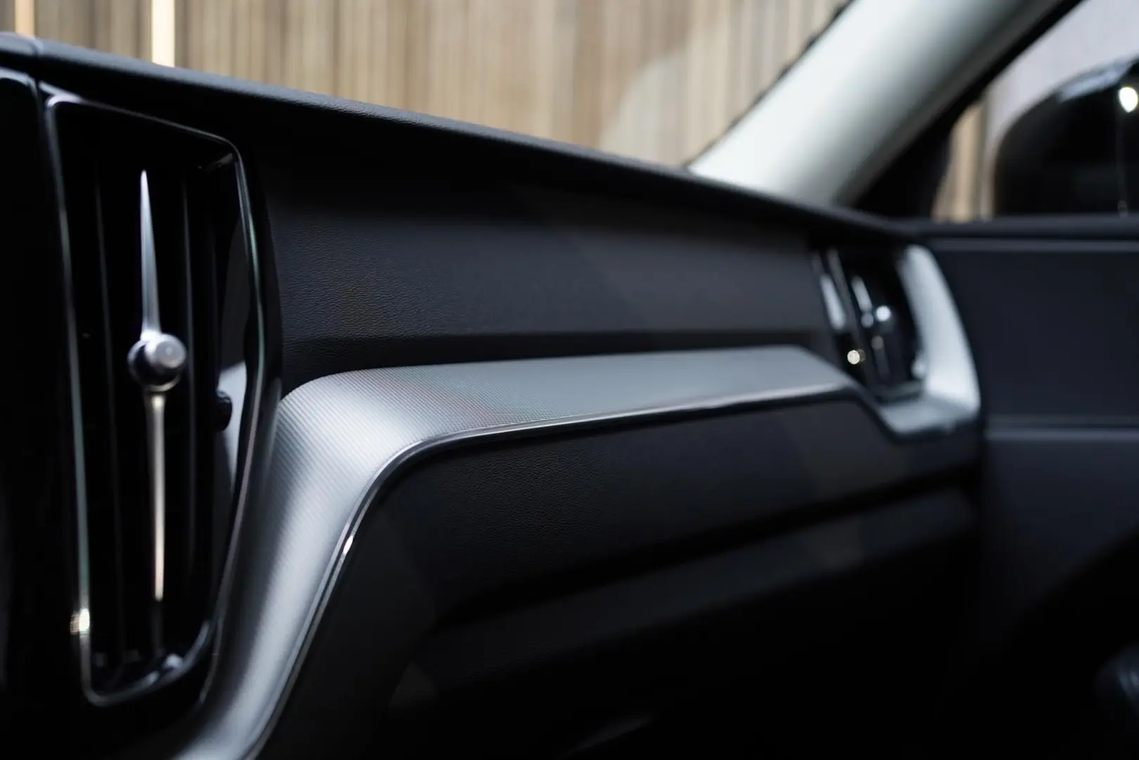 XC60 Plus Dark | R-Des | LED | APPLE | KAMERA