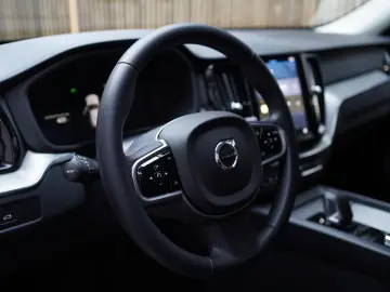 XC60 Plus Dark | R-Des | LED | APPLE | KAMERA