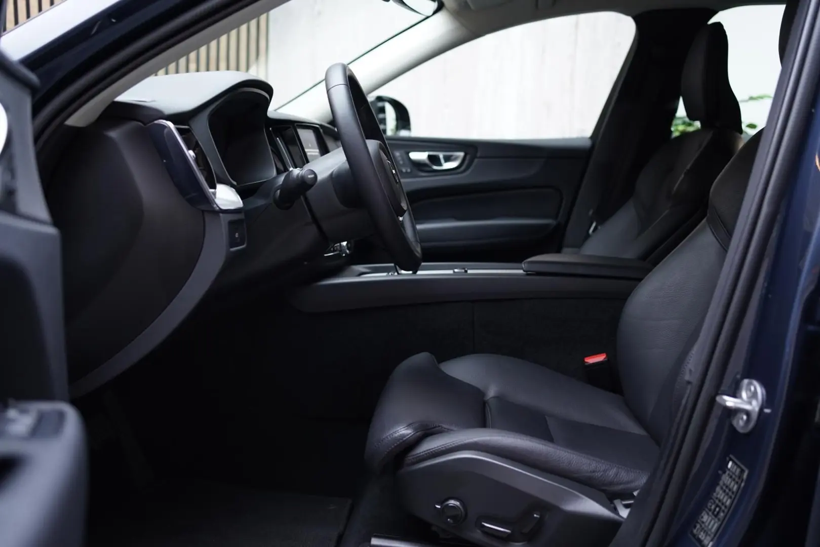 XC60 Plus Dark | R-Des | LED | APPLE | KAMERA