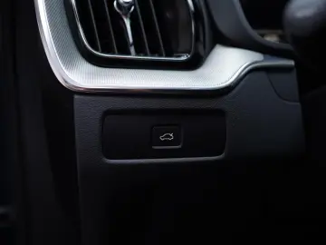 XC60 Plus Dark | R-Des | LED | APPLE | KAMERA