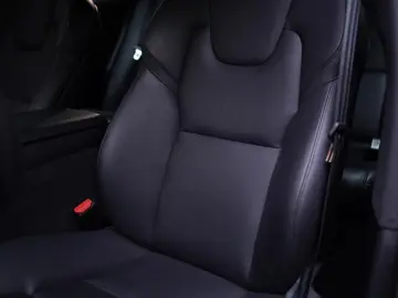 XC60 Plus Dark | R-Des | LED | APPLE | KAMERA