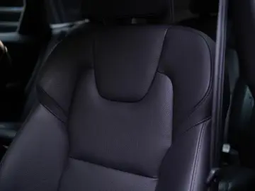 XC60 Plus Dark | R-Des | LED | APPLE | KAMERA