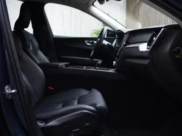 XC60 Plus Dark | R-Des | LED | APPLE | KAMERA
