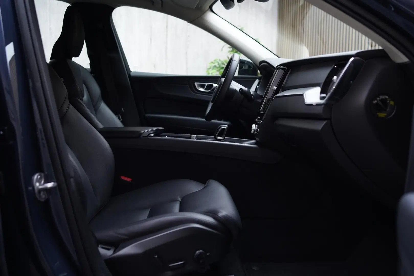 XC60 Plus Dark | R-Des | LED | APPLE | KAMERA