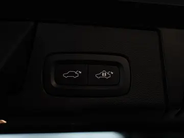 XC60 Plus Dark | R-Des | LED | APPLE | KAMERA