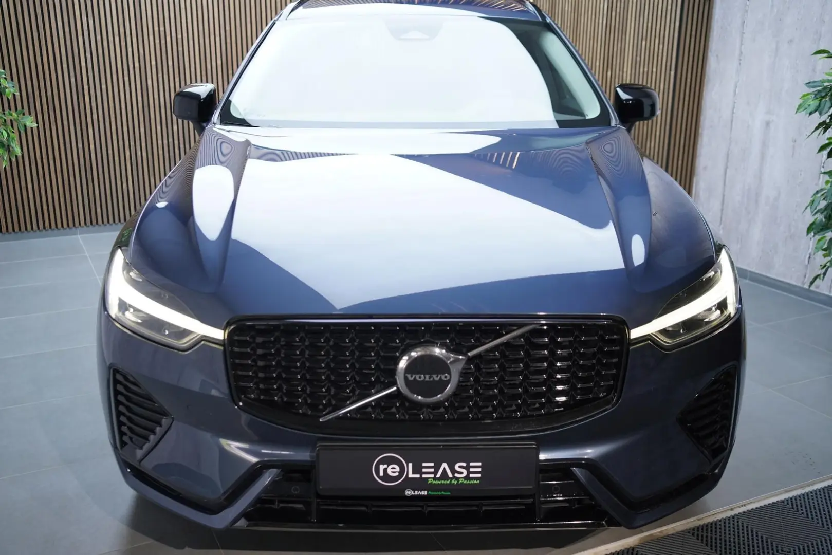 XC60 Plus Dark | R-Des | LED | APPLE | KAMERA