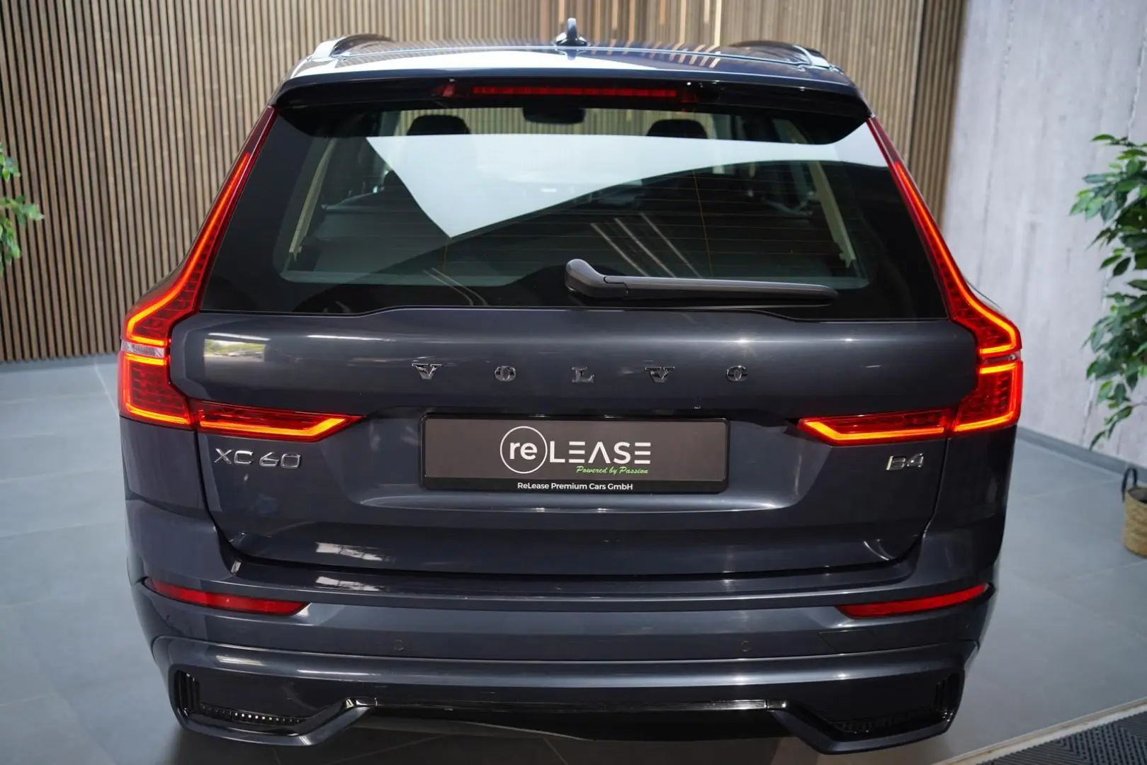XC60 Plus Dark | R-Des | LED | APPLE | KAMERA
