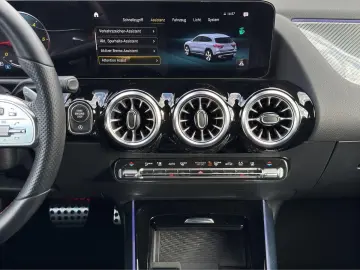 GLA 220d AMG 4M LED AHK Pano Night 360° Standhz