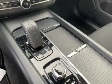 XC60 Momentum Pro B4 Diesel EU6d AHK Digitales C