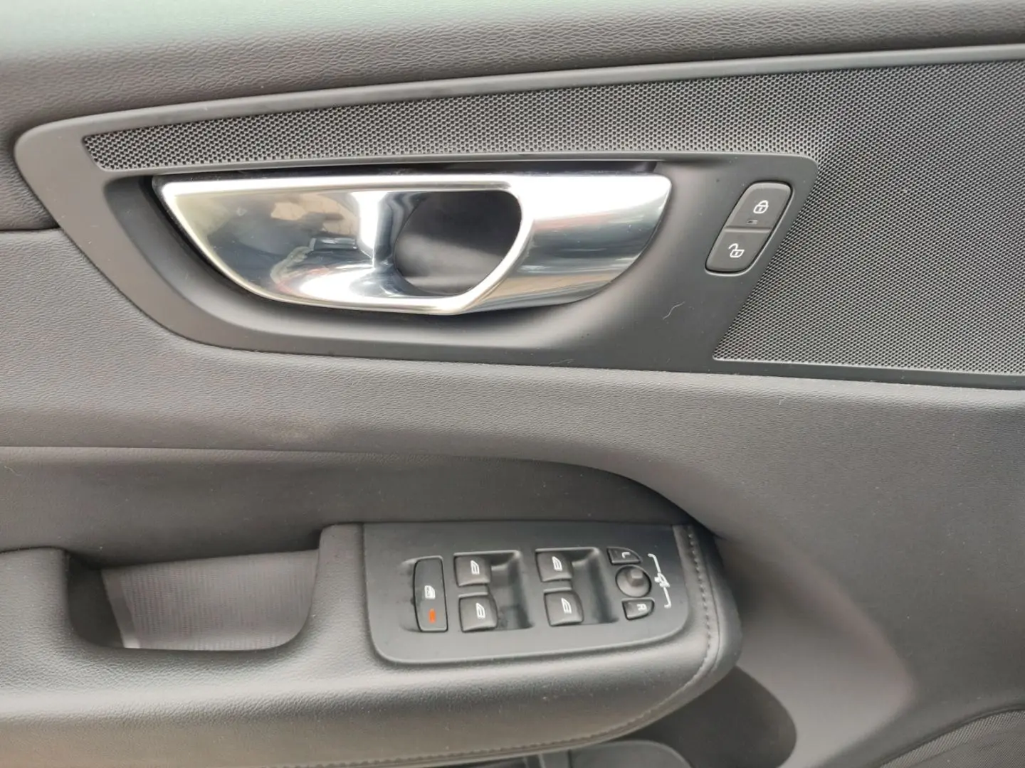 XC60 Momentum Pro 2WD B4 Diesel StandHZG AHK-kla