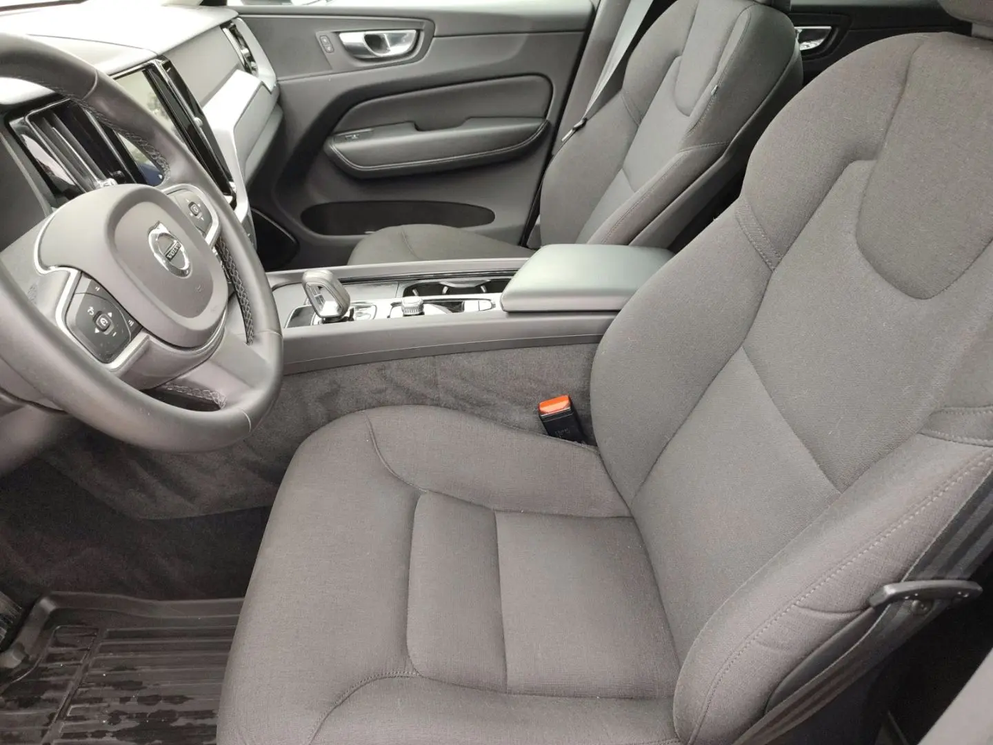 XC60 Momentum Pro 2WD B4 Diesel StandHZG AHK-kla