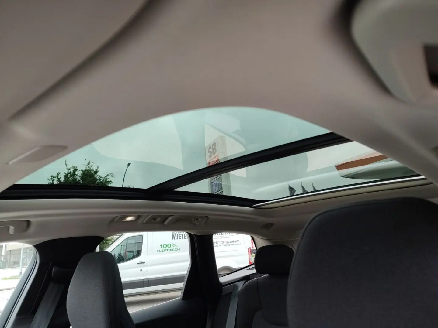 XC60 Momentum Pro 2WD B4 Diesel StandHZG AHK-kla