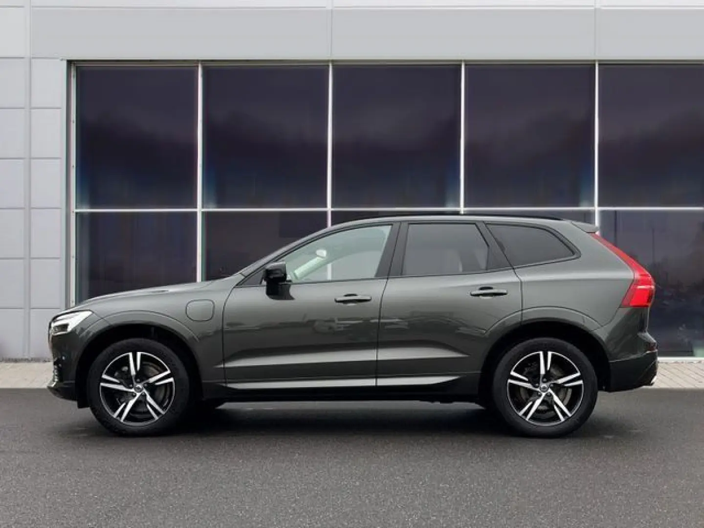 XC60 2.0 PHEV R-Design Expression Recharge Plug-