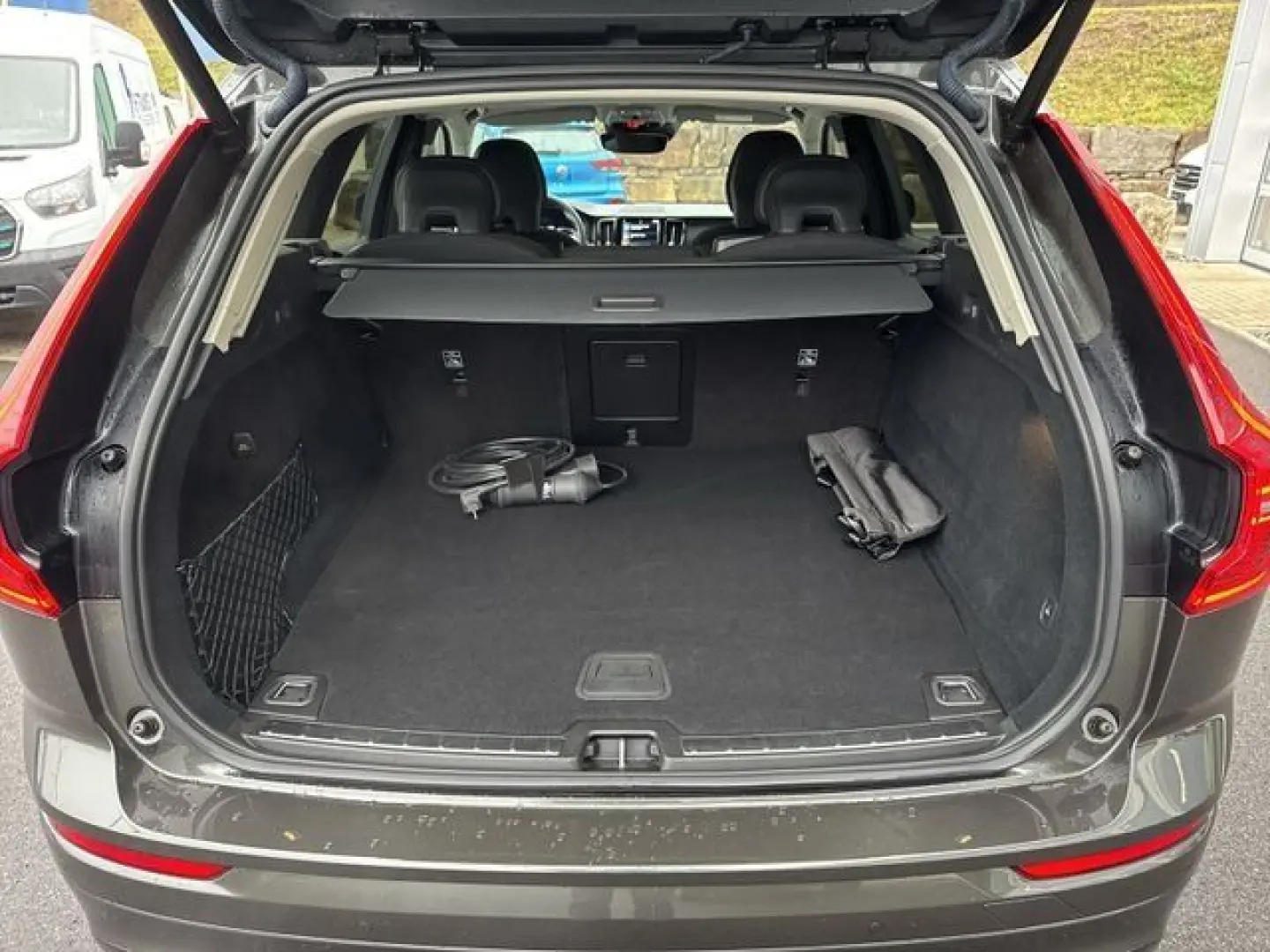 XC60 2.0 PHEV R-Design Expression Recharge Plug-
