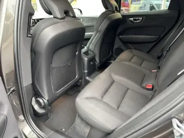 XC60 2.0 PHEV R-Design Expression Recharge Plug-