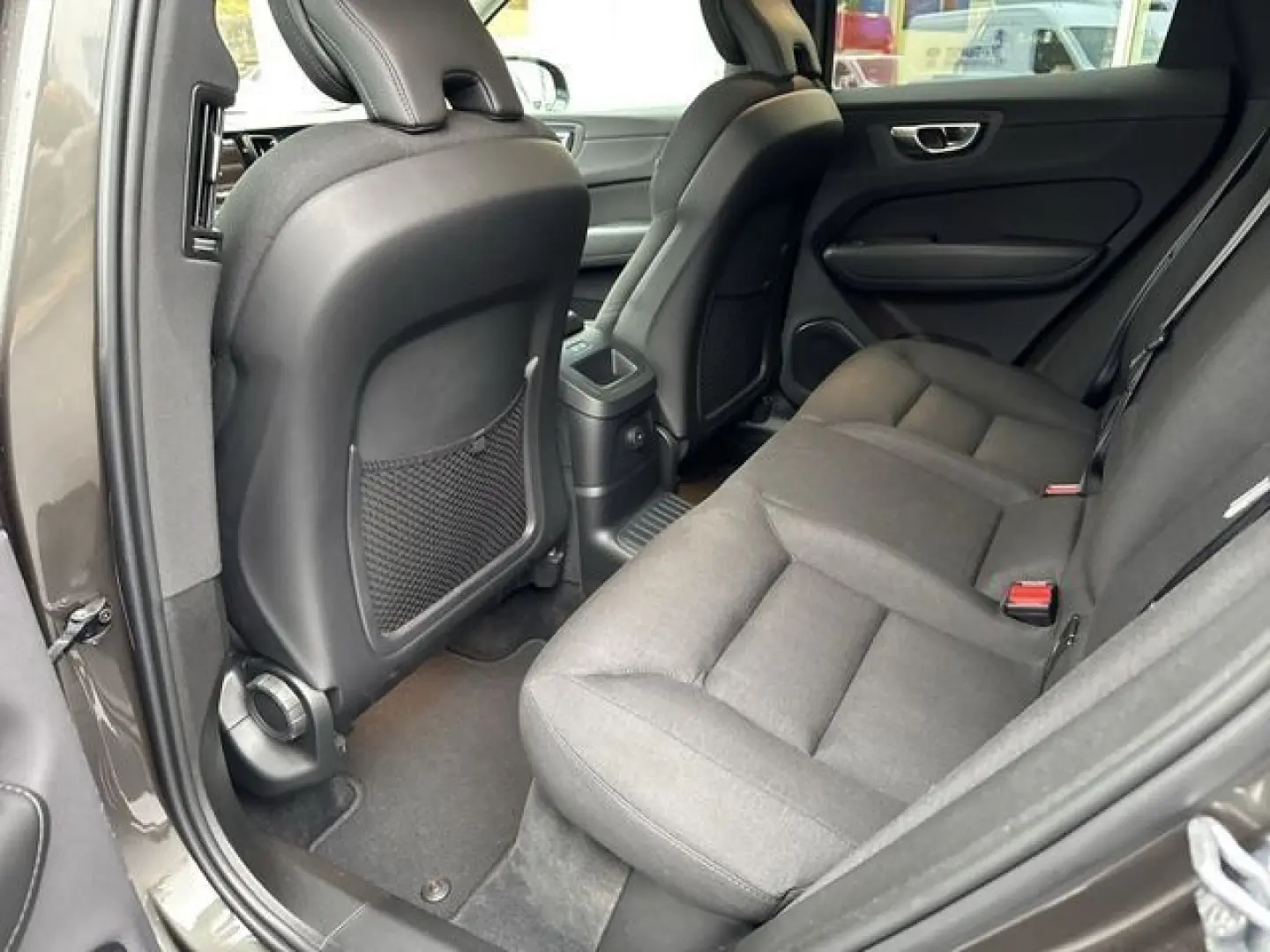XC60 2.0 PHEV R-Design Expression Recharge Plug-